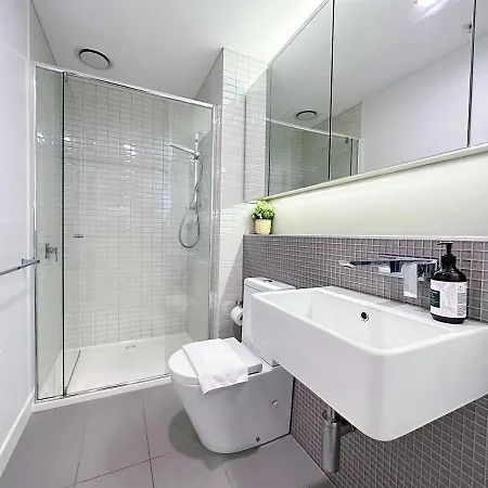 Stylish 2 Beds Apt Southerncross With Pool & Gym Melbourne Exterior photo