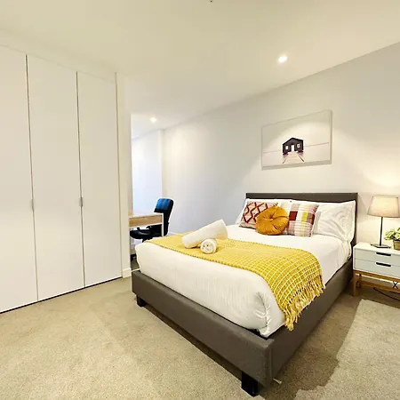 Stylish 2 Beds Apt Southerncross With Pool & Gym Melbourne Exterior photo