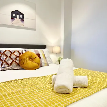 Stylish 2 Beds Apt Southerncross With Pool & Gym Melbourne Exterior photo