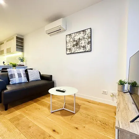 Stylish 2 Beds Apt Southerncross With Pool & Gym Melbourne Exterior photo