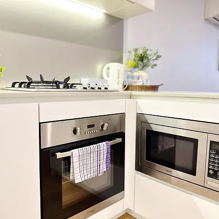 Stylish 2 Beds Apt Southerncross With Pool & Gym Melbourne Exterior photo