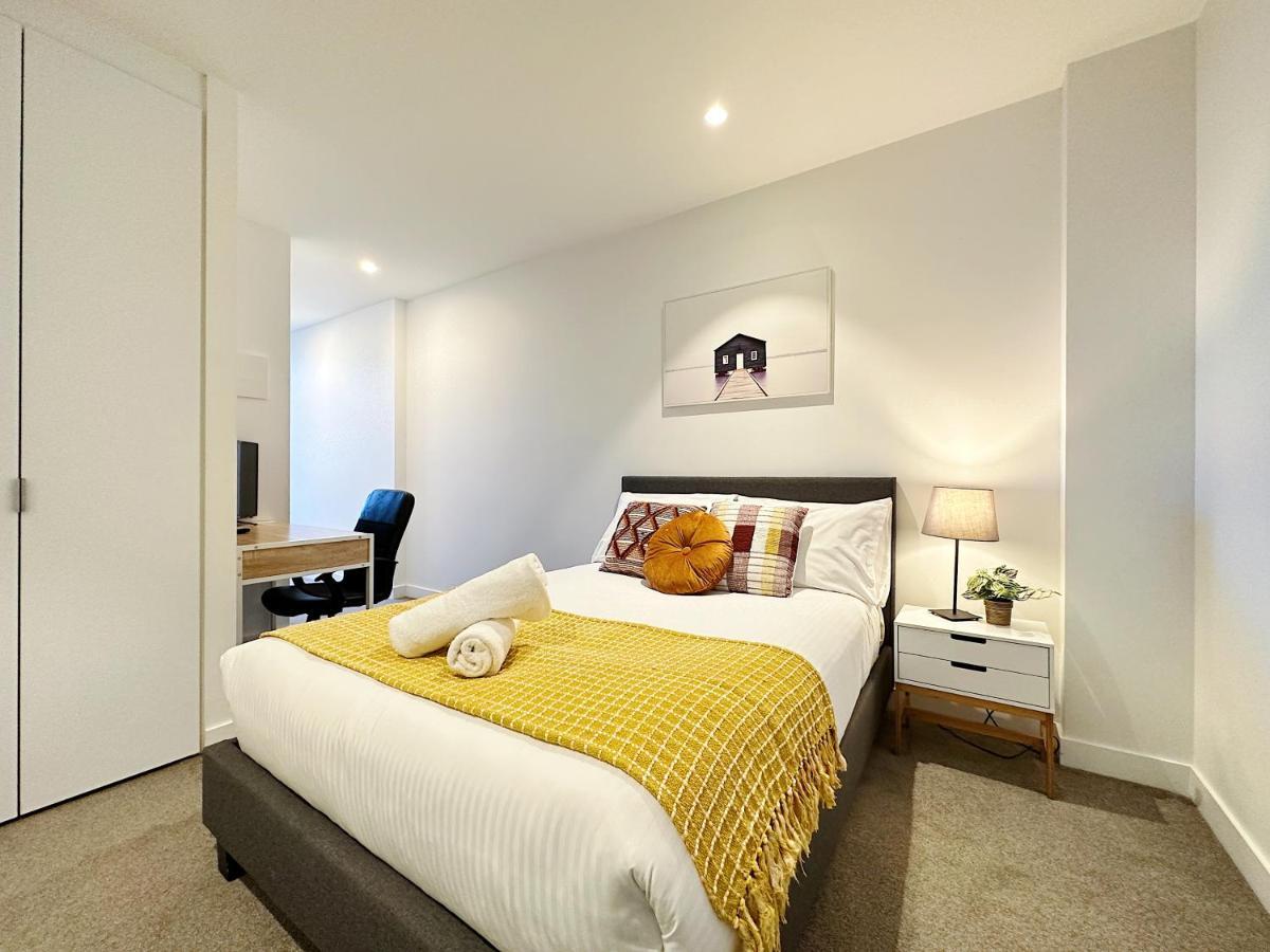 Stylish 2 Beds Southerncross With Pool & Gym Apartment Melbourne